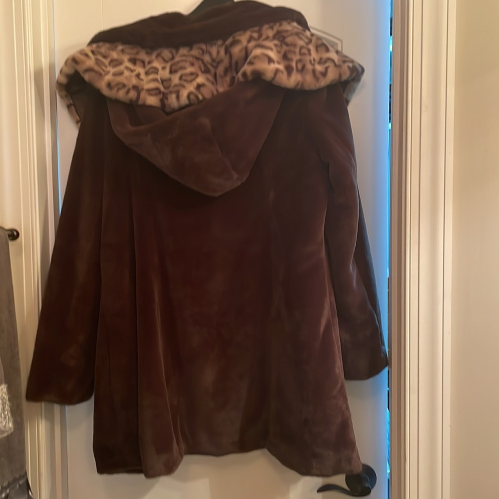 Dennis Basso chocolate brown faux fur coat - Picture 7 of 11